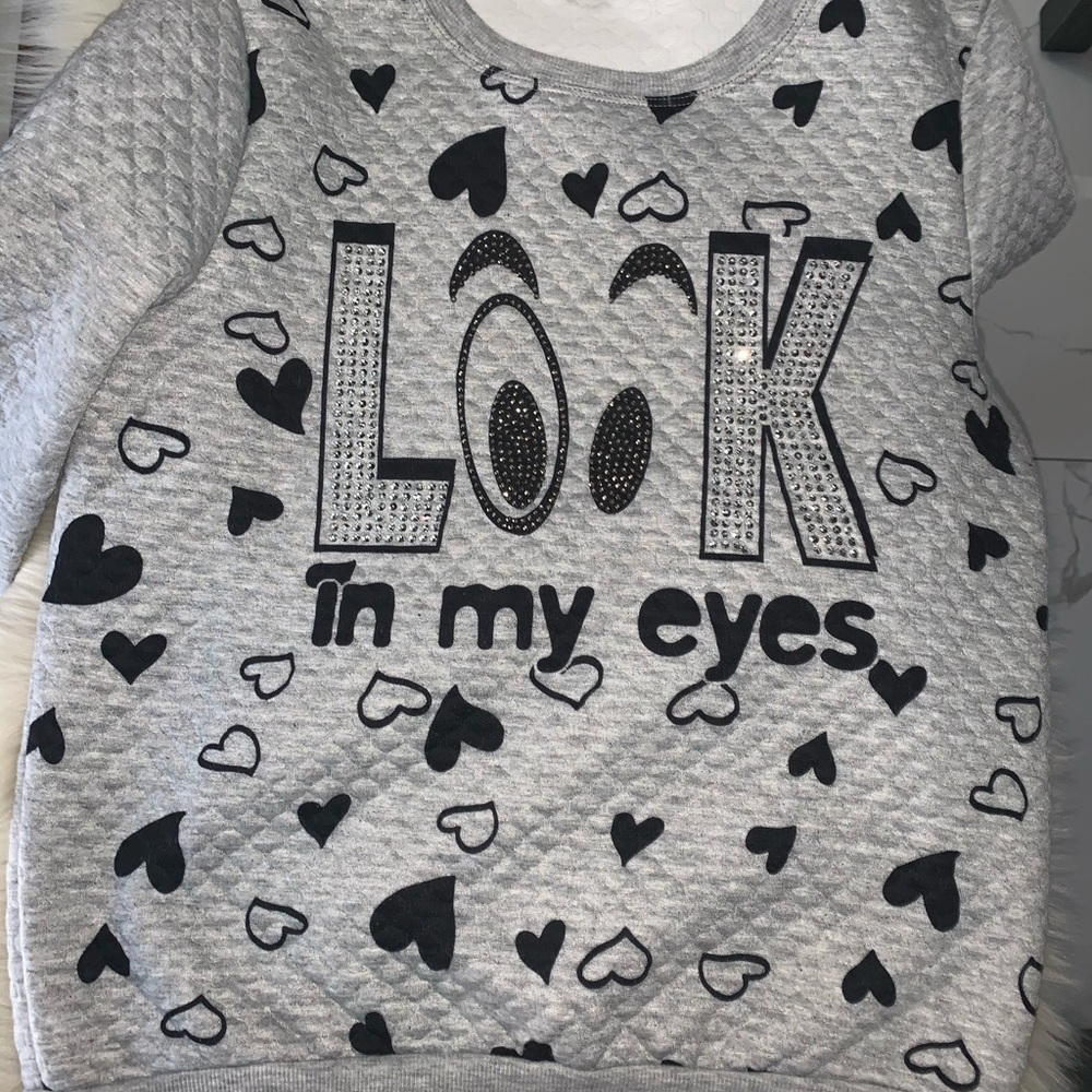 Cute sweater 👀